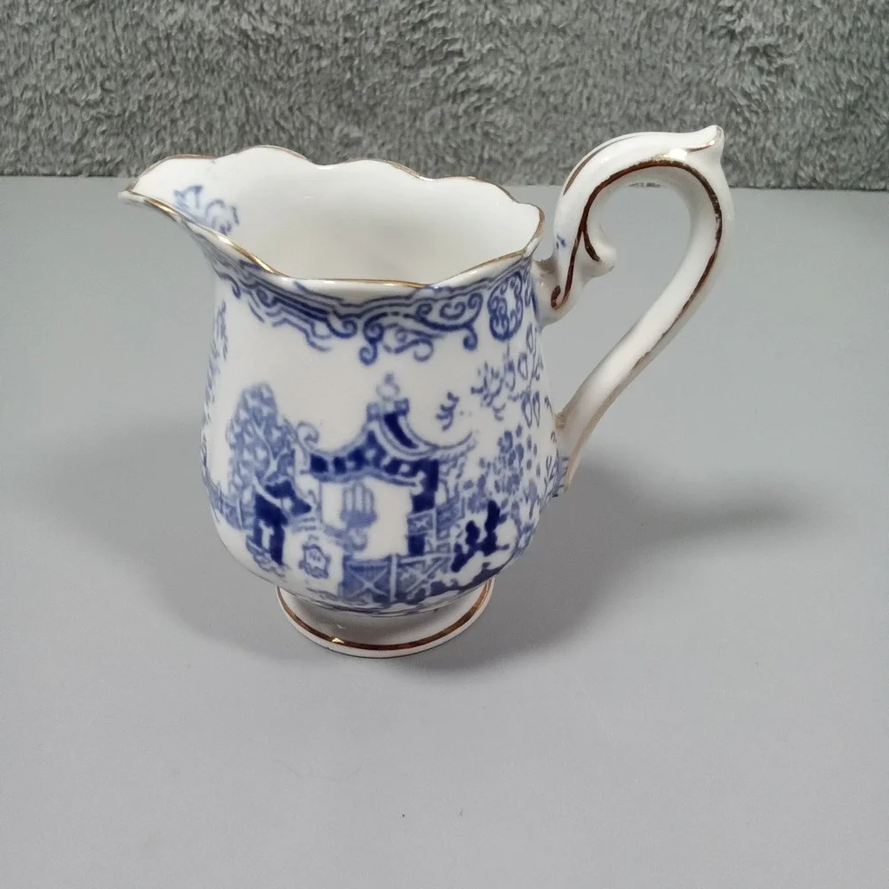 Royal Albert Blue Willow Creamer Vintage Crown China England Gold Trim Pagoda‎